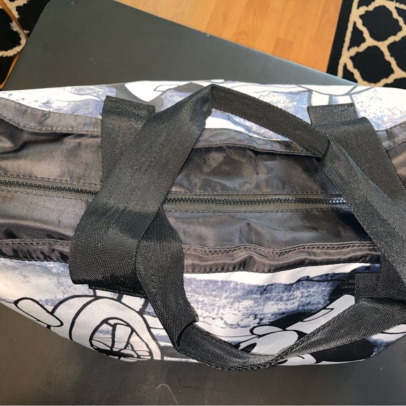 Disney- Large tote - Picture 3 of 5